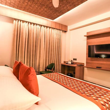 Rj Hotel - Managed By Atithi House Greater Noida Bagian luar foto