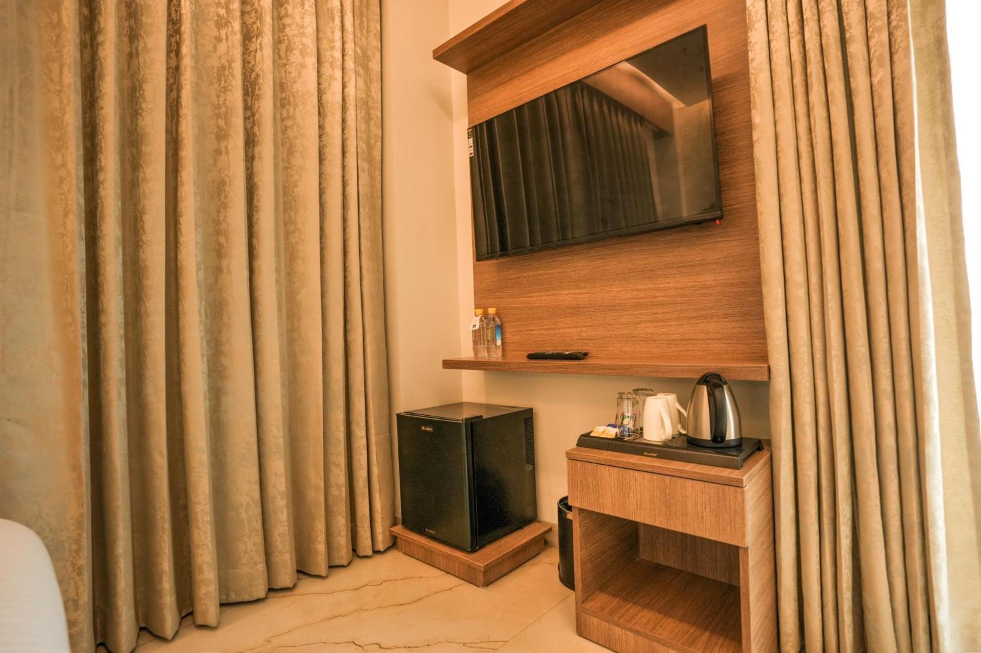 Rj Hotel - Managed By Atithi House Greater Noida Bagian luar foto