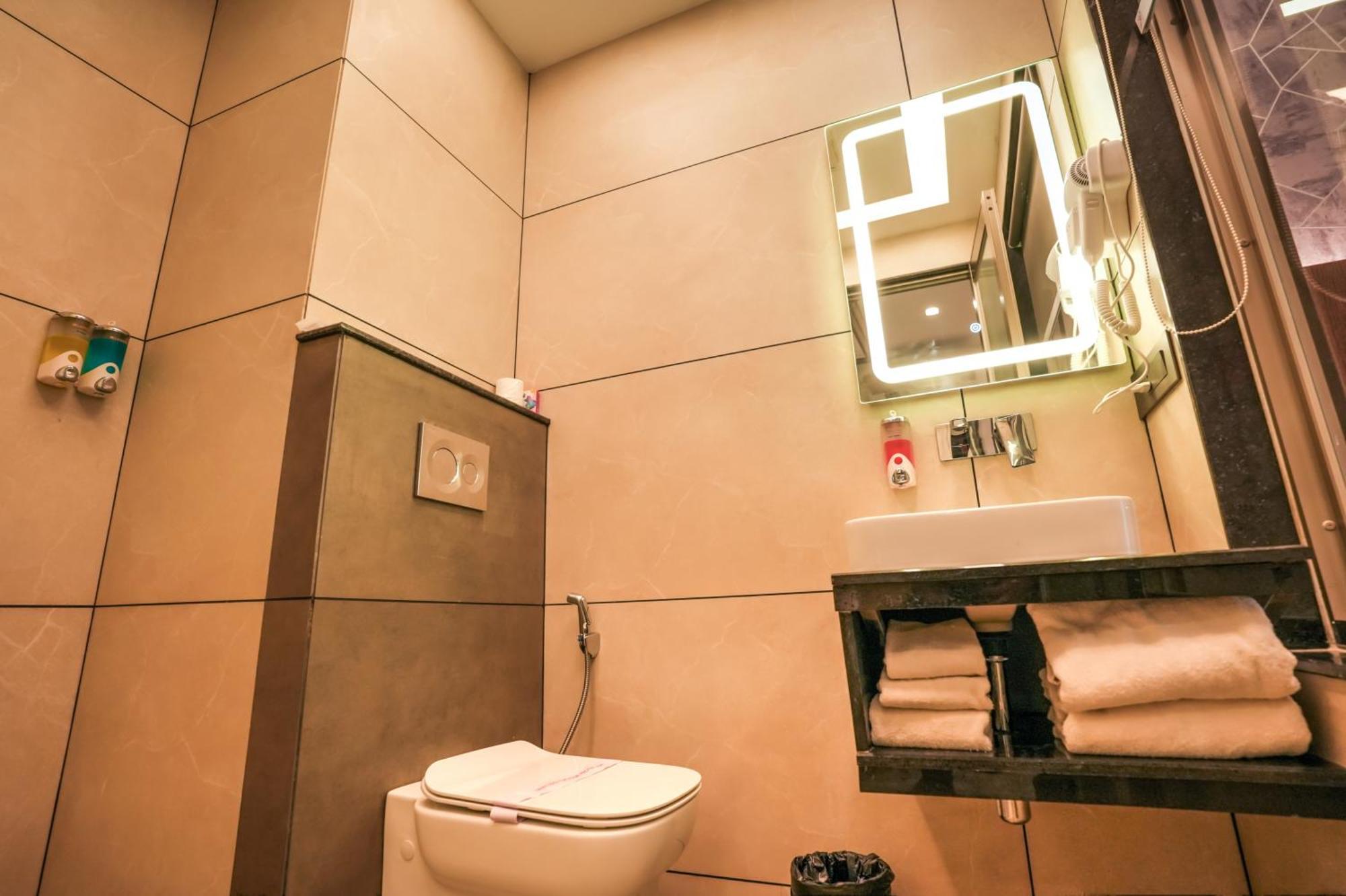 Rj Hotel - Managed By Atithi House Greater Noida Bagian luar foto
