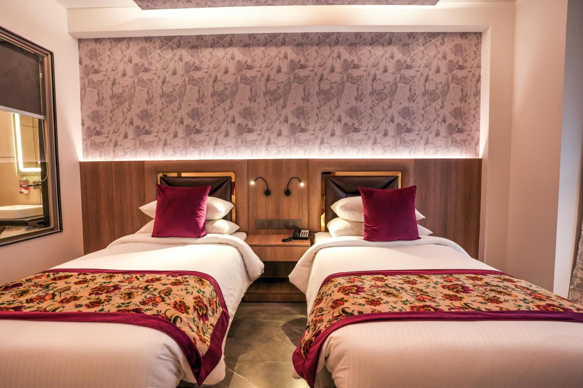 Rj Hotel - Managed By Atithi House Greater Noida Bagian luar foto
