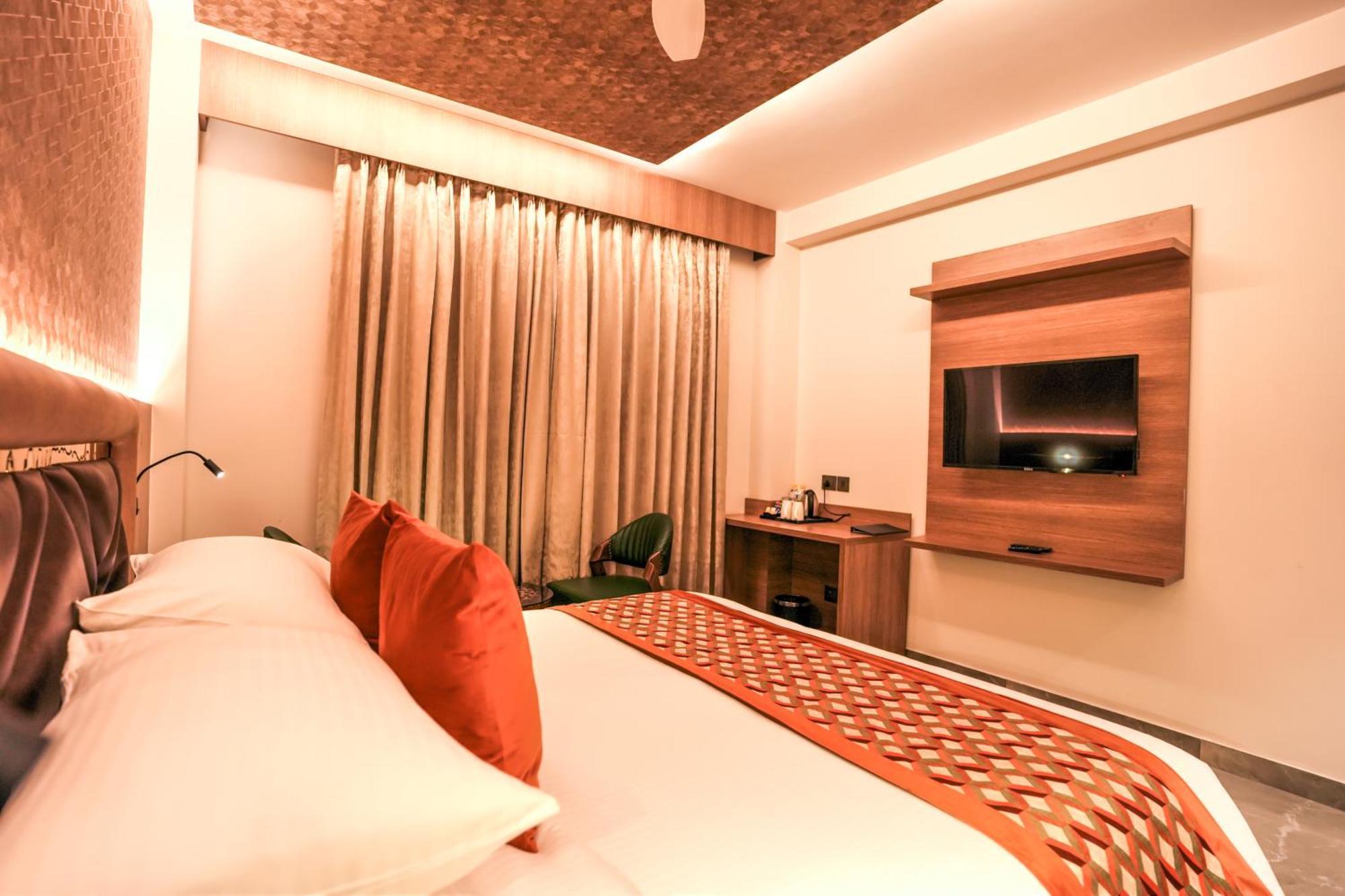 Rj Hotel - Managed By Atithi House Greater Noida Bagian luar foto