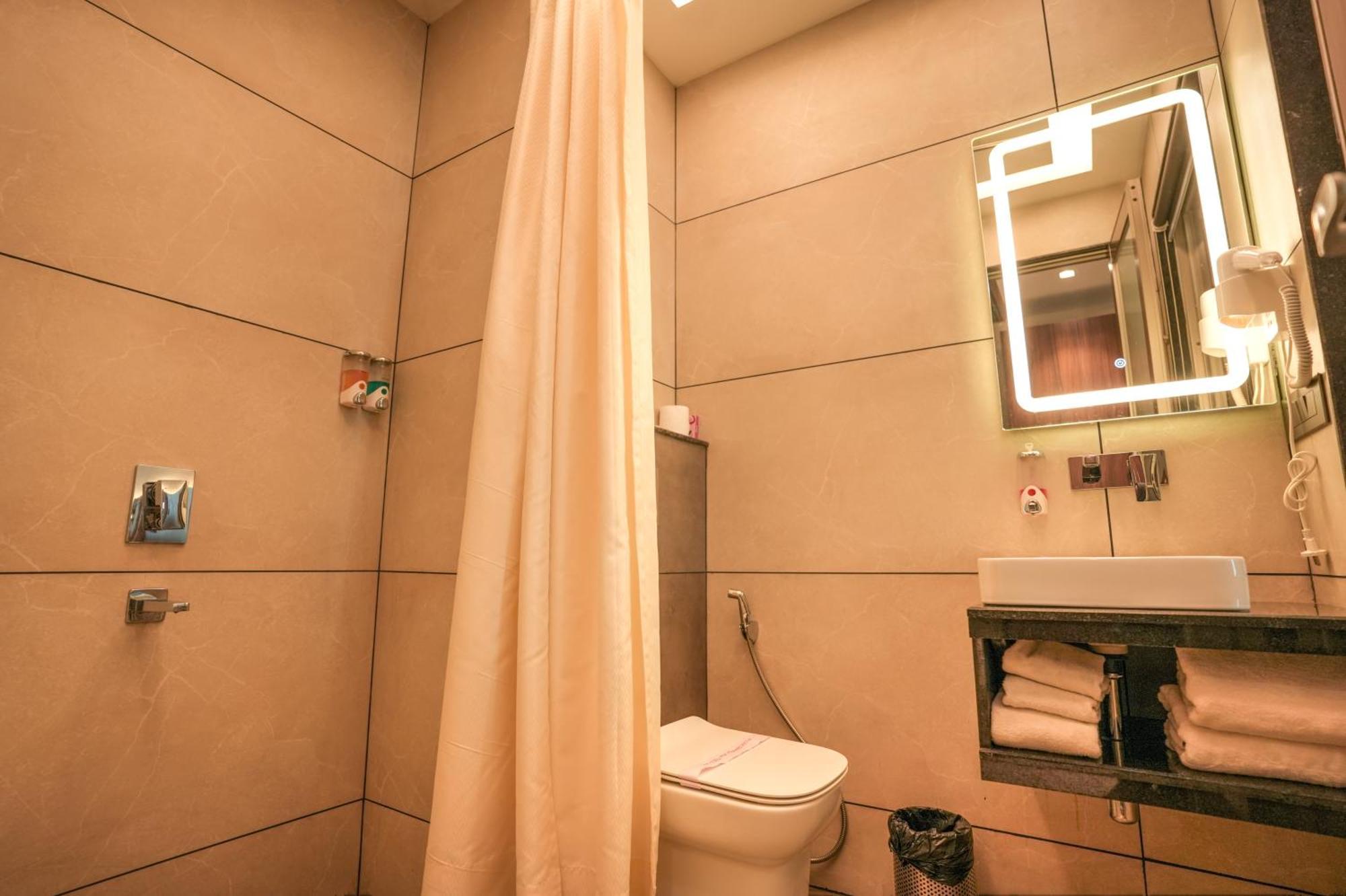 Rj Hotel - Managed By Atithi House Greater Noida Bagian luar foto