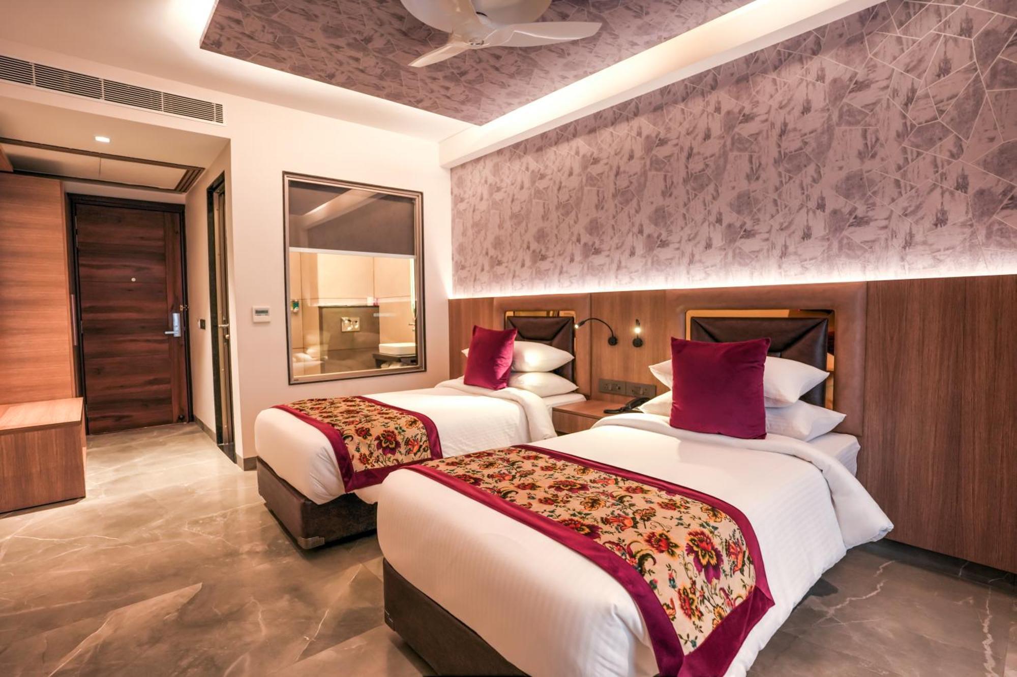 Rj Hotel - Managed By Atithi House Greater Noida Bagian luar foto
