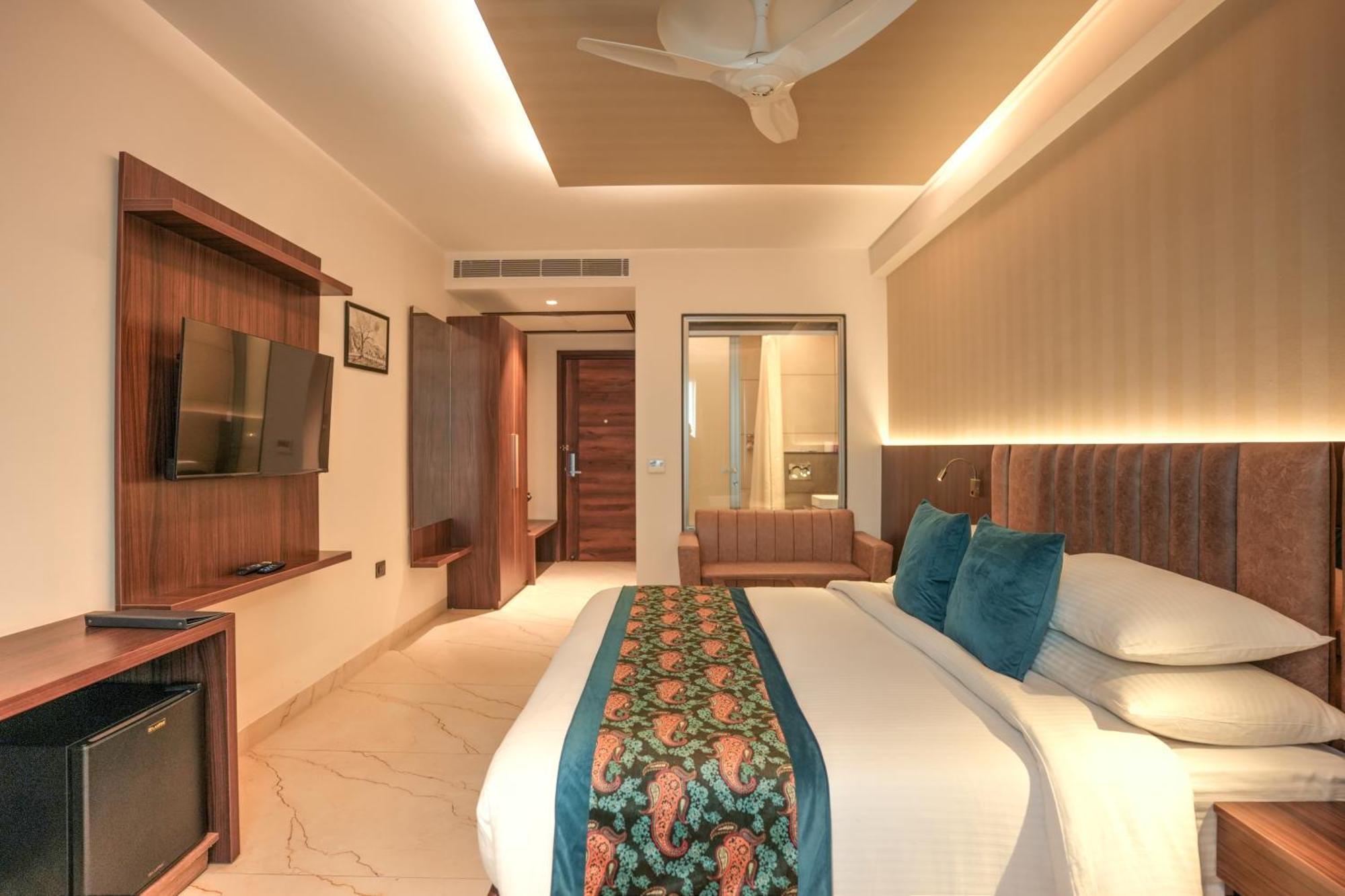 Rj Hotel - Managed By Atithi House Greater Noida Bagian luar foto