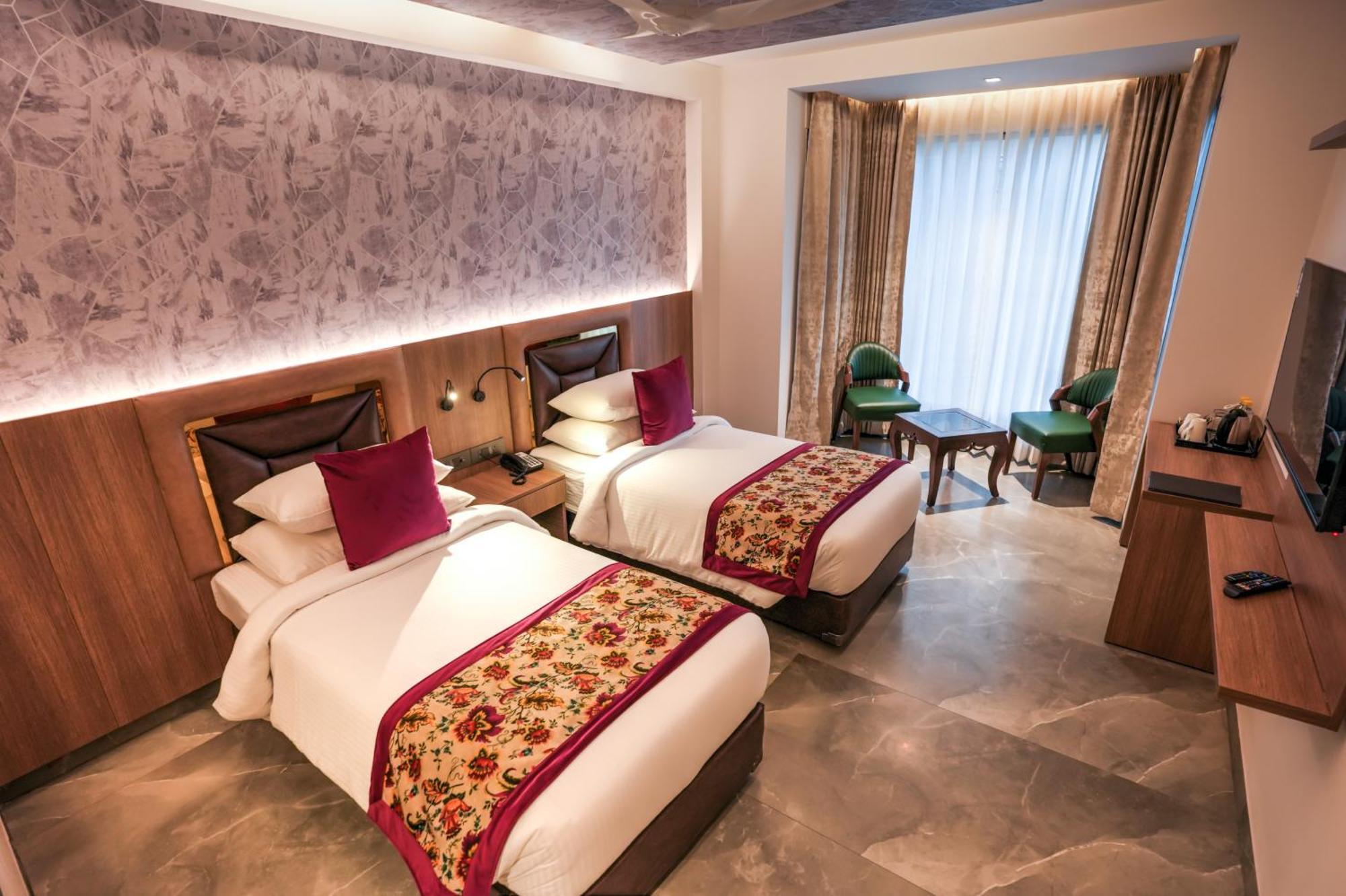 Rj Hotel - Managed By Atithi House Greater Noida Bagian luar foto