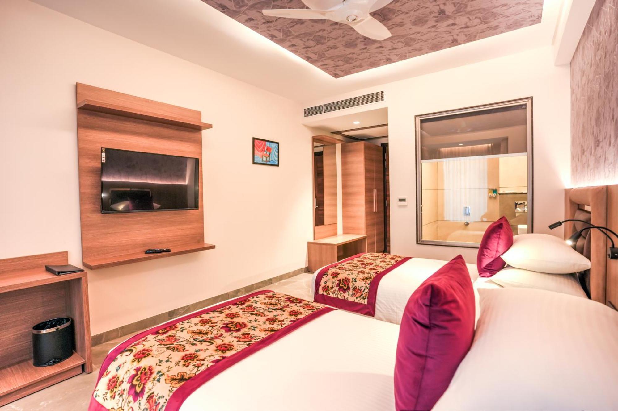 Rj Hotel - Managed By Atithi House Greater Noida Bagian luar foto