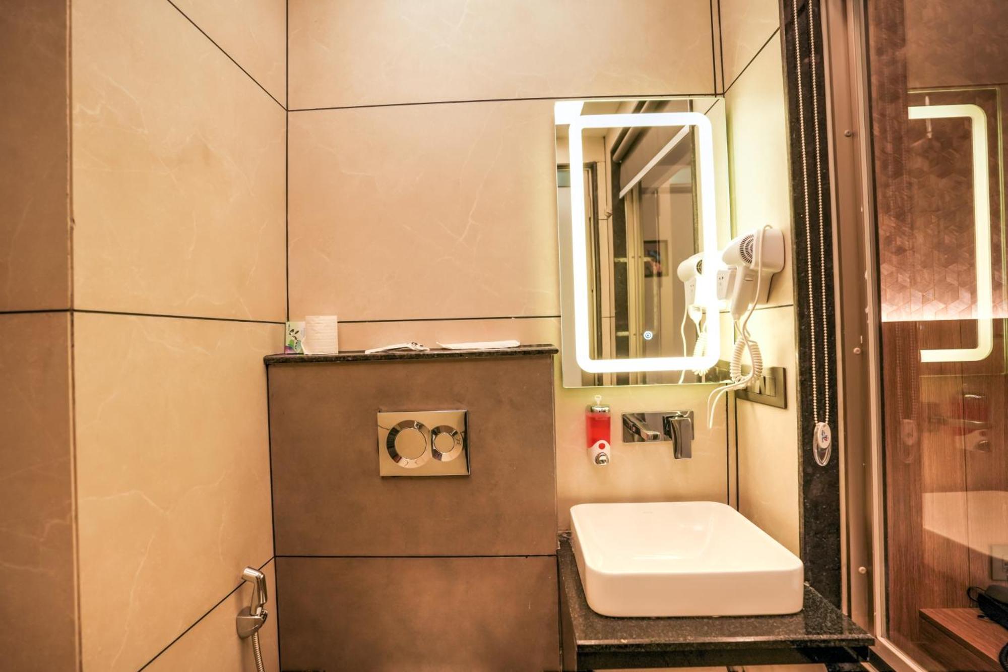 Rj Hotel - Managed By Atithi House Greater Noida Bagian luar foto