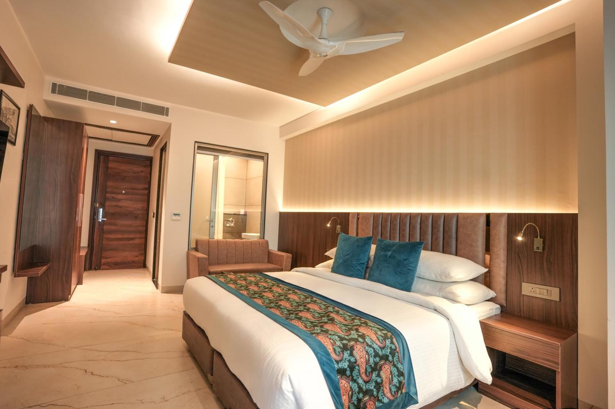 Rj Hotel - Managed By Atithi House Greater Noida Bagian luar foto