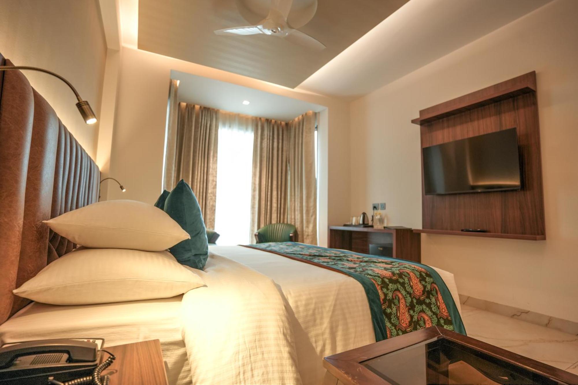 Rj Hotel - Managed By Atithi House Greater Noida Bagian luar foto