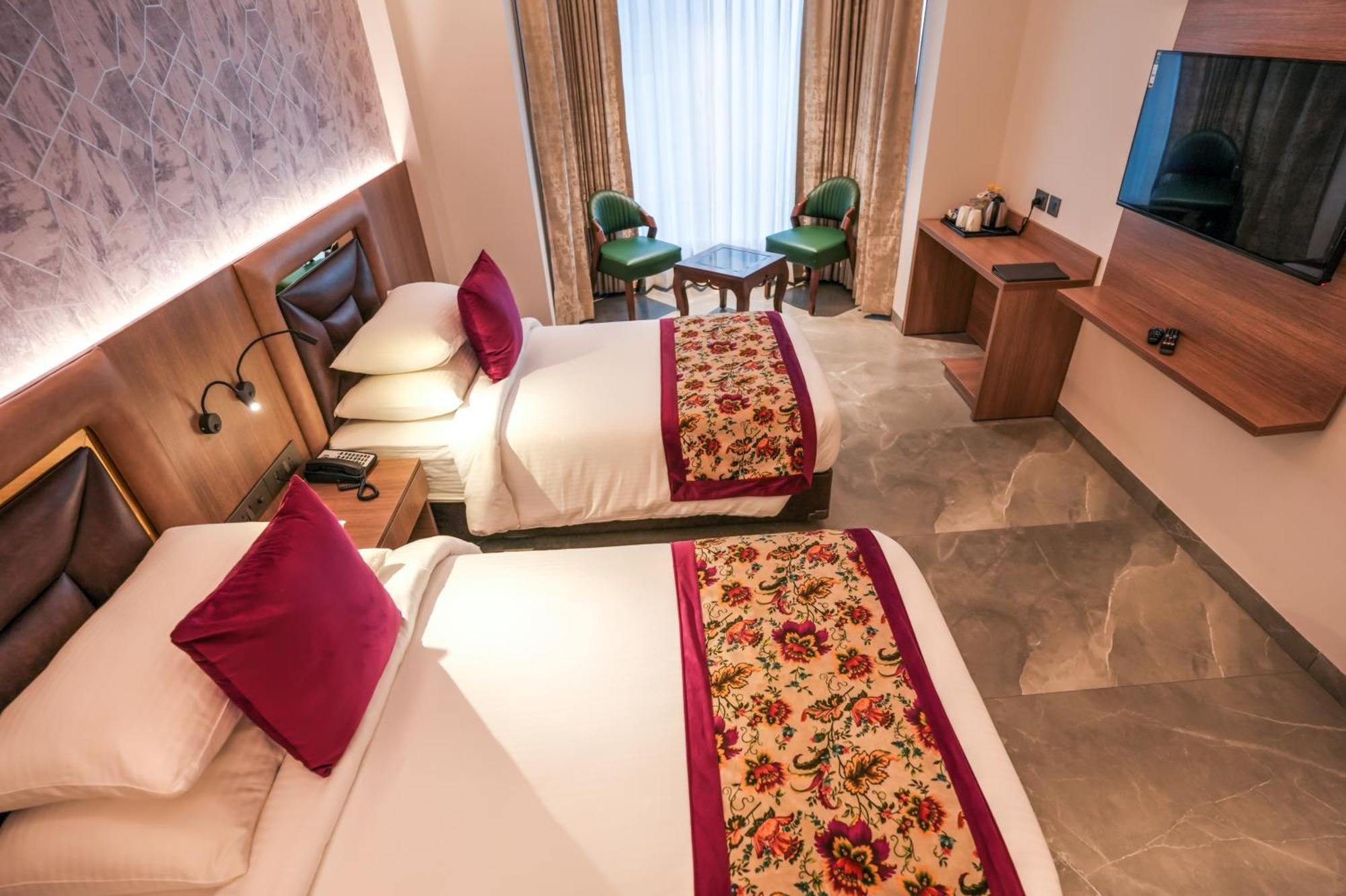 Rj Hotel - Managed By Atithi House Greater Noida Bagian luar foto
