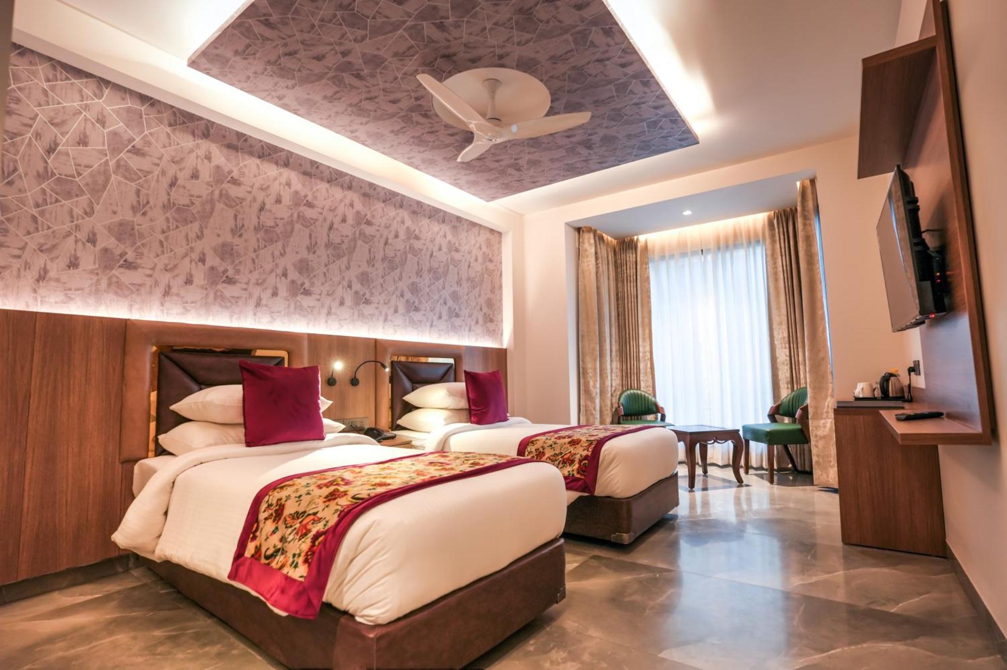 Rj Hotel - Managed By Atithi House Greater Noida Bagian luar foto