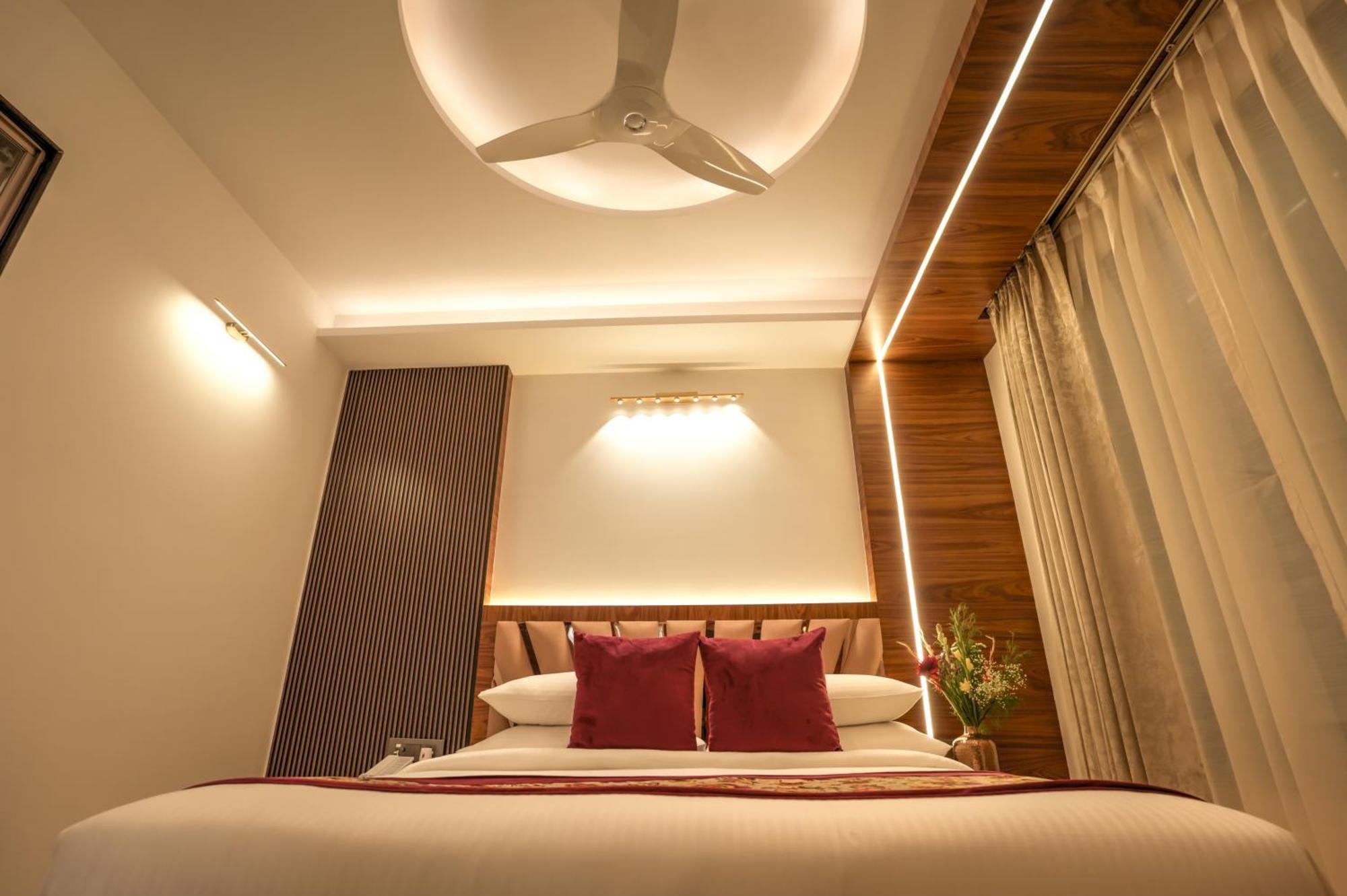 Rj Hotel - Managed By Atithi House Greater Noida Bagian luar foto